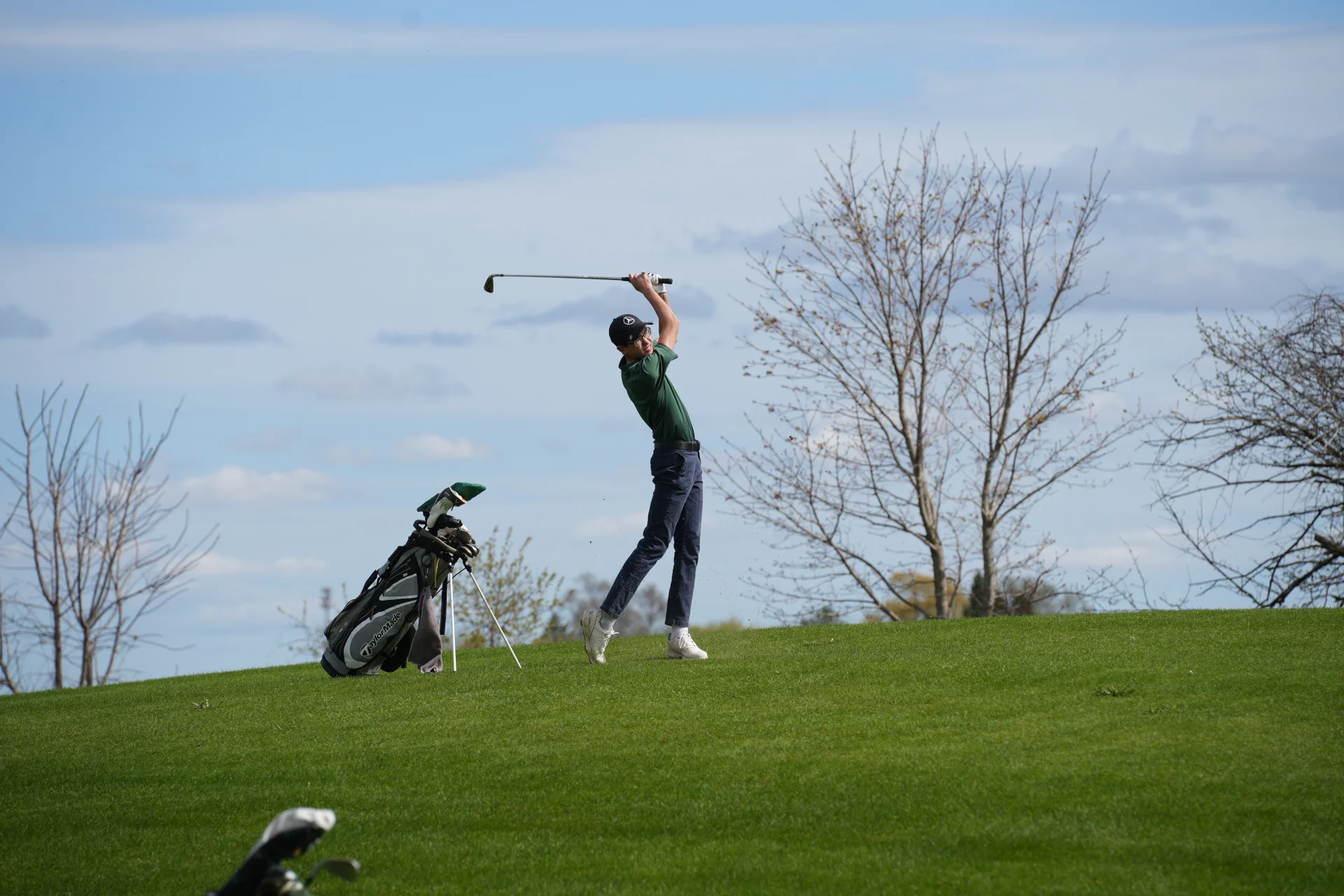 SLS golf team player