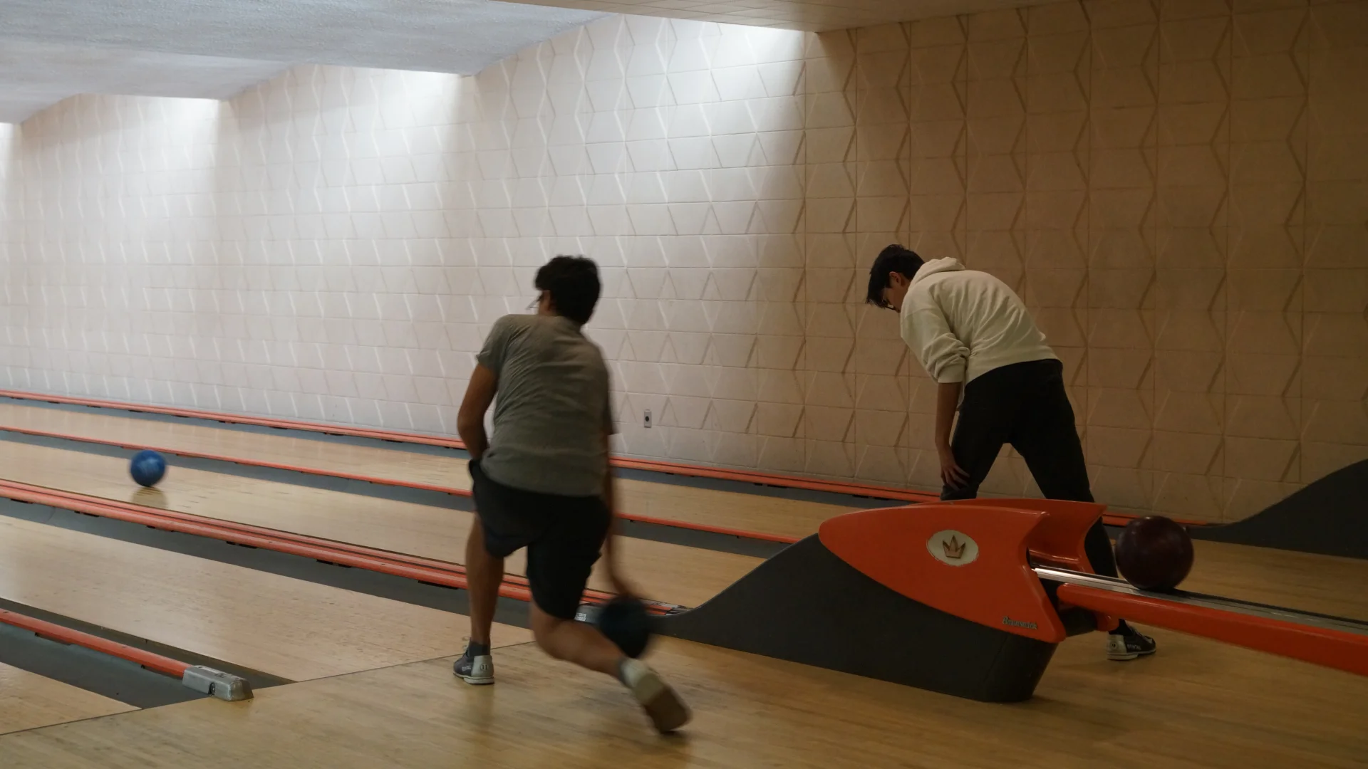 SLS bowling team practicing 